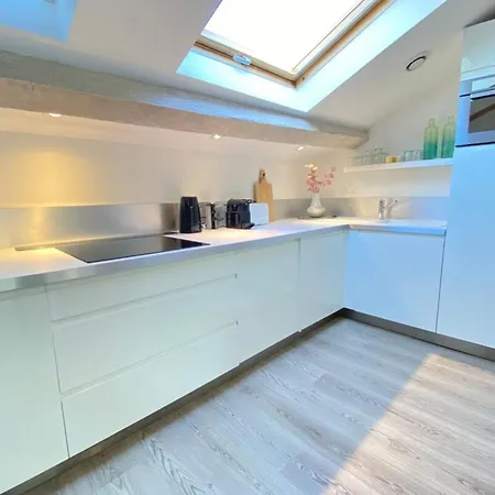 Modern & Bright 4-room In Banane Апартаменты