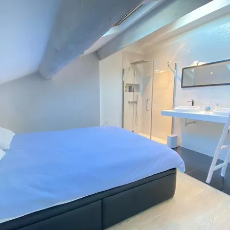 Modern & Bright 4-room In Banane Апартаменты