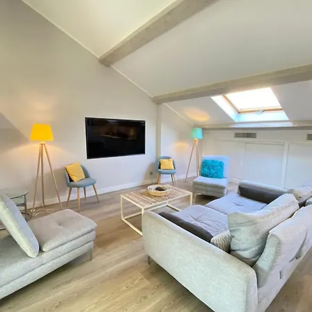 Modern & Bright 4-room In Banane Апартаменты *