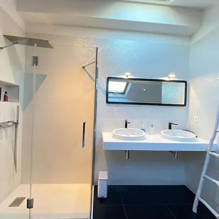 Апартаменты Modern & Bright 4-room In Banane *