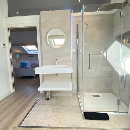 Modern & Bright 4-room In Banane